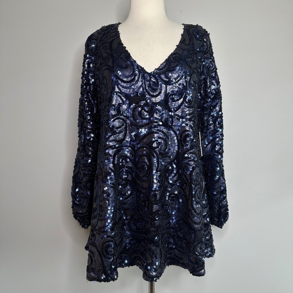 NWT Lovers + Friends Women's Size Small Split Sleeve Sequin Top Tunic